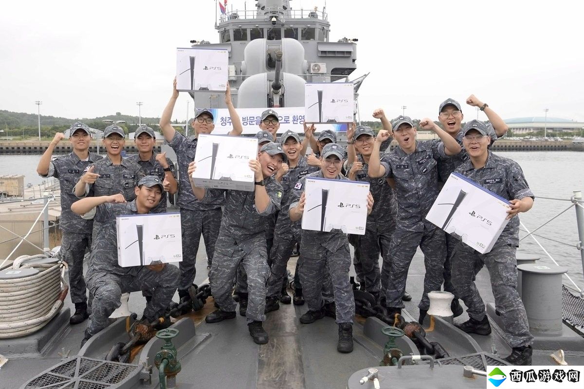 SIE韩国向海军捐赠50台PS5主机和DualSense手柄